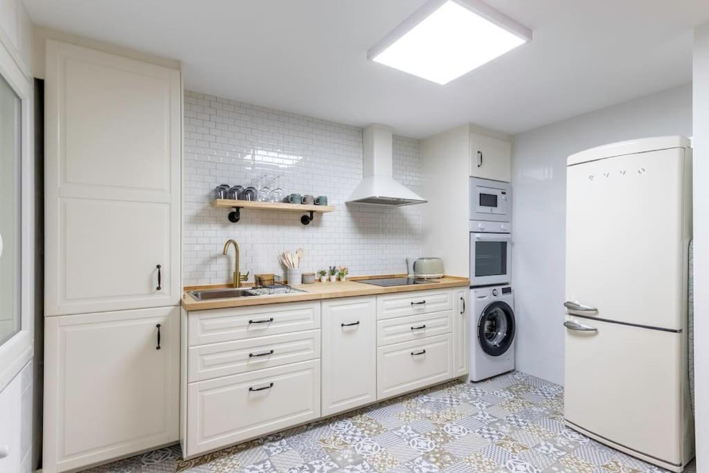 Apt In The Old Town With Cool Terrace!! Private Parking Бильбао Экстерьер фото